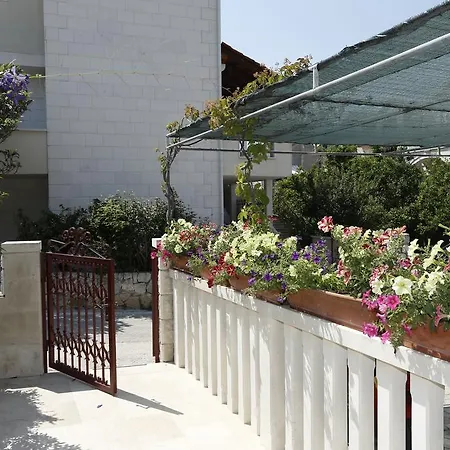Apartment Jozica Supetar