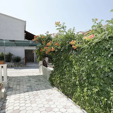 Jozica Apartment *