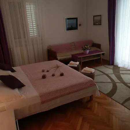 Apartment Jozica Supetar